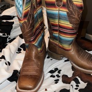 Women’s Ariat boots!